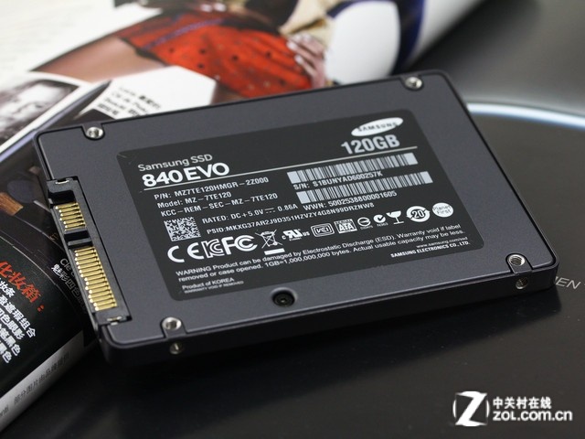 三星 SSD 840 EVO（120GB） 背面图 