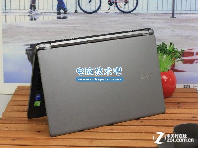 Acer V5-573  外观图 