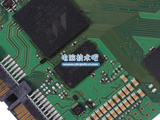 杰出入门作品 观英睿达MX100 128G SSD