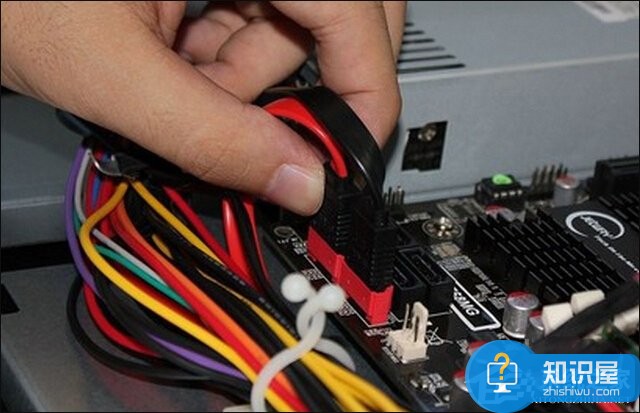 台式机怎么安装光驱 手工安装光盘驱动器的图文教程