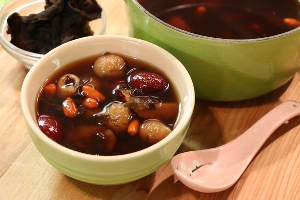 美白防老化黑木耳红枣汤的做法 有效黑木耳红枣汤怎么做