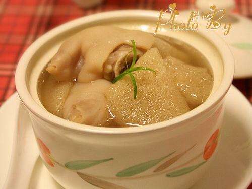 冬季养颜竹荪猪蹄汤的做法 猪蹄汤怎么做美容滋补