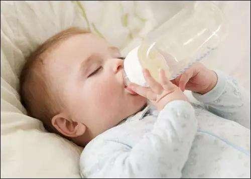 母乳不足应该怎么喂养宝宝 宝宝奶水不够吃的解决方法分享