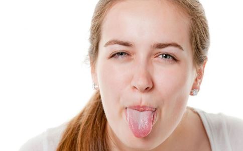 舌头中间有裂纹是怎么回事 舌头裂纹是什么病怎么治