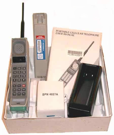 最早的手机--DynaTAC8000X