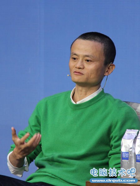 “金融博物馆书院读书会”(第二十二期)于2012年10月26日在北京举行。图为阿里巴巴集团董事局主席兼首席执行官马云发言。(来源：新浪财经 任立殿摄)