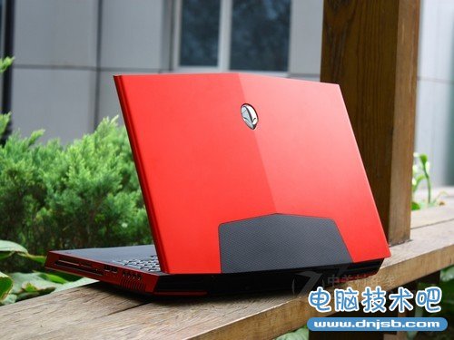 Alienware M17x红色 外观图 