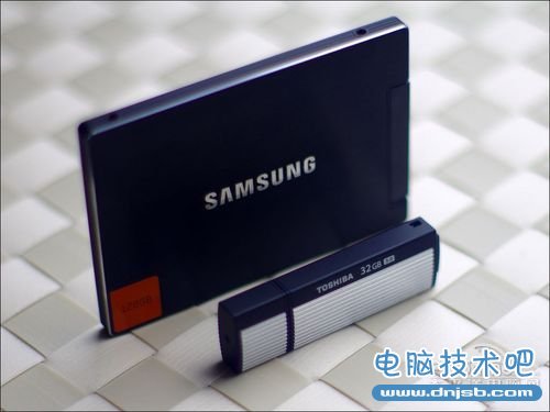 极速U盘 vs SSD