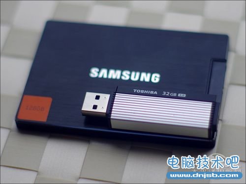 极速U盘 vs SSD